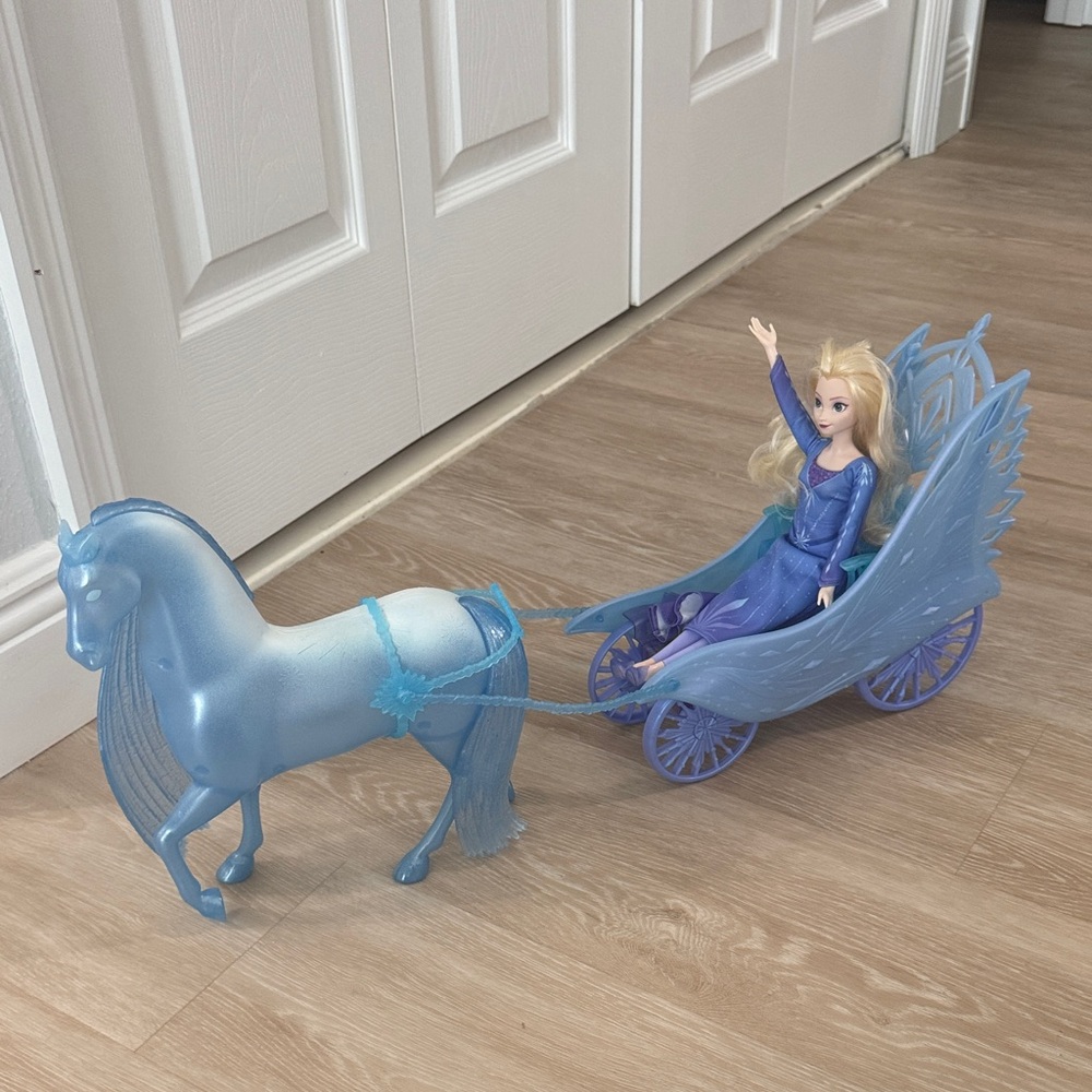 Elsa Horse Carriage with Doll